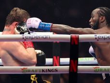 Terence Crawford hizo historia: derrotó a Canelo Álvarez y es el primer campeón indiscutido en tres divisiones.