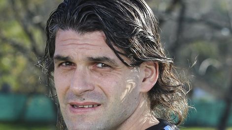 El ex jugador y ex representante Alejandro Mancuso fue acusado de vender licencias de entrenador truchas tras una investigación periodística en Brasil