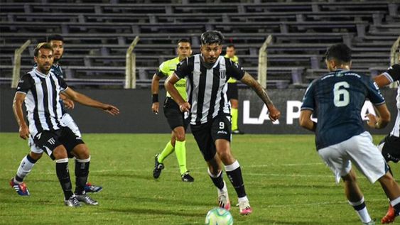 Juncos, ante Freytes. El Lobo fue más certero en la definición por penales y avanzó a la definición de la Copa 90 años de Fútbol Profesional de la serie Río de la Plata.