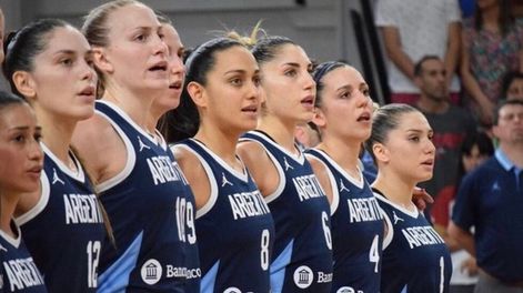 Andrea Boquete, en el centro, con la número 8, es considerada la mejor jugadora de la actualidad. Y es mendocina. / Los Andes