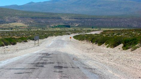 La Ruta 40 al sur de Bardas Blancas está en muy malas condiciones.