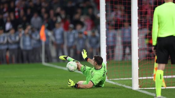 Emiliano Martínez habló luego del encuentro que clasificó al Aston Villa a las semifinales de la Conference League. (Prensa Aston Villa)