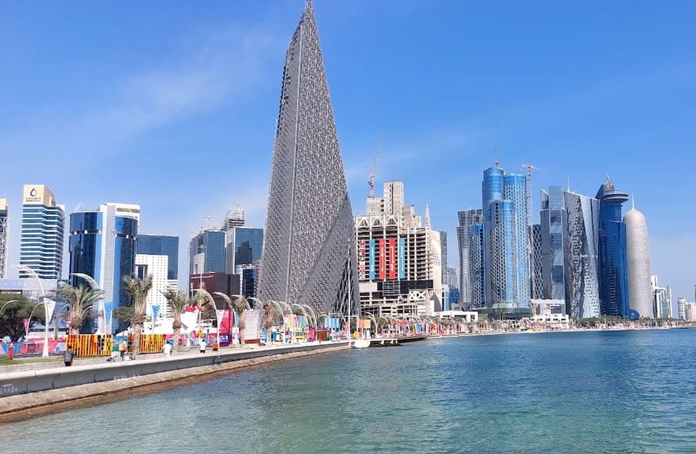 El Corniche, con el West Bay de fondo, un paseo marítimo imperdible por la ciudad de Doha.