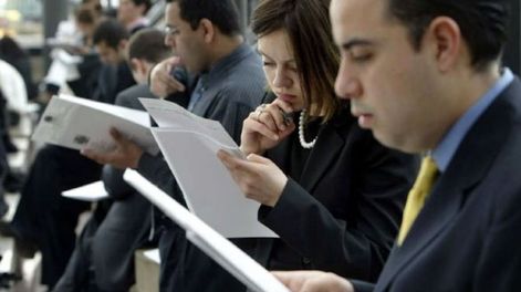 Cada vez más jóvenes acceden a un título secundario en Argentina. En una década hubo un incremento significativo y a 2024, 3 de cada 4 jóvenes de entre 25 y 30 años contaban con esta certificación de educación básica.
