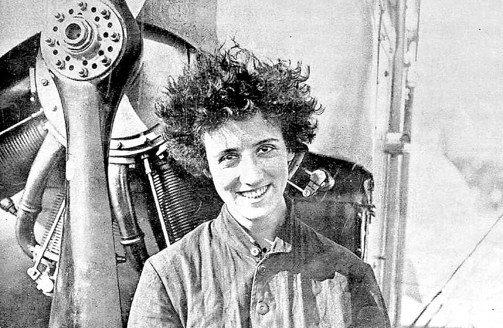 Adrienne Bolland, la aviadora que venció al coloso