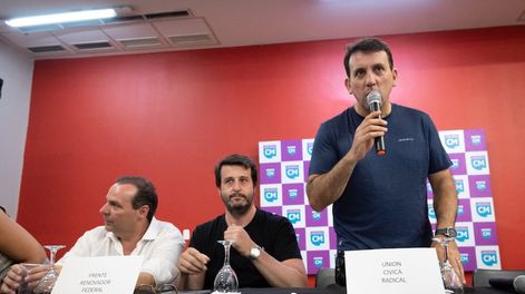 Los Andes | UCREl presidente de la Unión Cívica Radical UCR Tadeo Garcia Zalazar se reunió con los partidos socios de Cambia Mendoza Foto: Ignacio Blanco / Los Andes