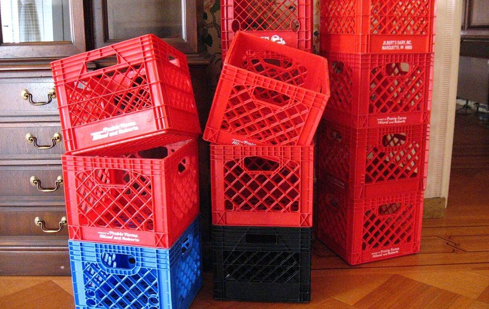Esta simple idea de decoración ayuda también a mantener la casa organizada.