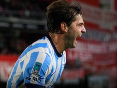 Santiago Sosa grita con el alma su gol ante Los Pincharratas. Fue en la hora y es por esto que la Academia visitará por cuartos de final a Rosario Central. Santiago Sosa grita con el alma su gol ante Los Pincharratas. Fue en la hora y es por esto que la Academia visitará por cuartos de final a Rosario Central.