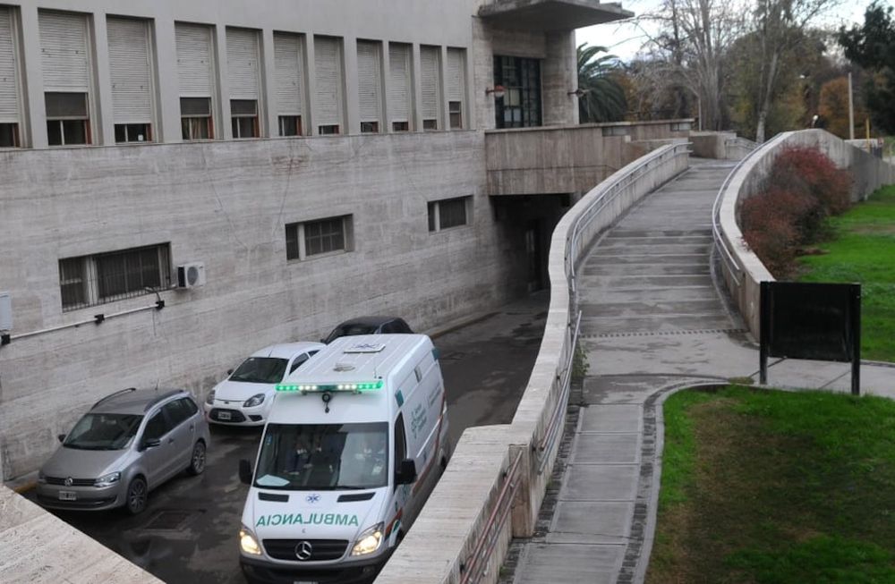 Caminaba por el costado de una ruta en Luján, lo atropelló una camioneta y está grave