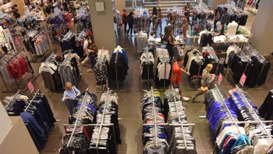 Las compras en Chile, una costumbre mendocina que sigue pese a la devaluación, pandemia, y crisis políticas. Archivo Claudio Gutiérrez / Los Andes