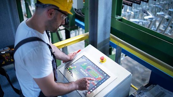 La industria cayó 2% en lo que va del año, según un informe de la UIA