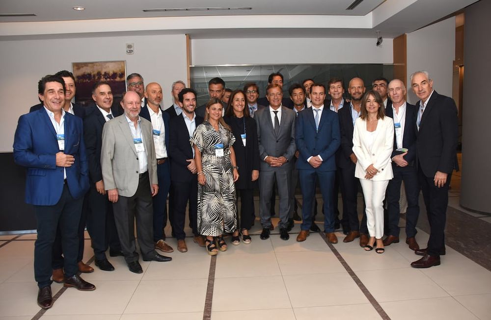 Los integrantes del Consejo Empresario Mendocino, junto a su presidente, Eduardo Pulenta, recibieron al gobernador Rodolfo Suarez para la apertura del 4° Foro de Inversiones y Negocios Mendoza.