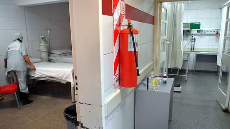 Los Andes | La víctima fue dejada en el hospital Carrillo pero falleció minutos después. Tenía un disparo en el pecho. Foto: Orlando Pelichotti / Los Andes