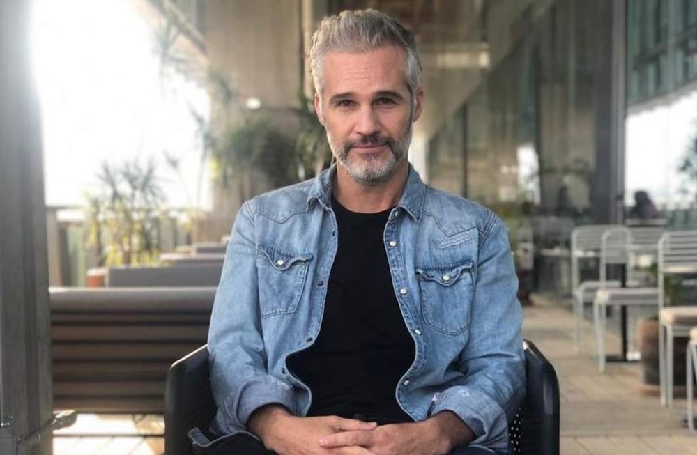 Juan Pablo Medina, actor de La Casa de las Flores es hospitalizado por una trombosis.