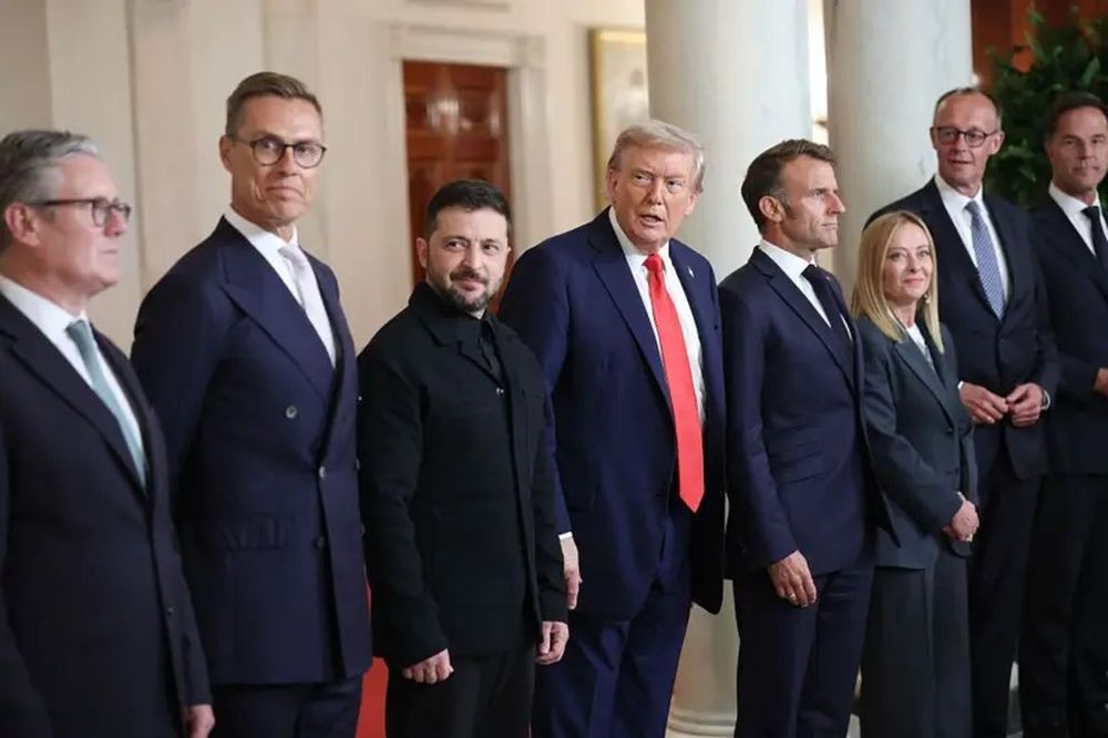 El presidente estadounidense Donald Trump junto a Volodímir Zelenski (Ucrania) y otros líderes europeos en la Casa Blanca