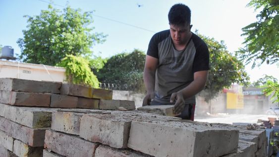Construir una vivienda económica tradicional de 61 m2 en Mendoza, tiene un costo cercano a los $13 millones en abril, ¿cuánto se necesita ahorrar en dólares? / Foto: Mariana Villa / Los Andes