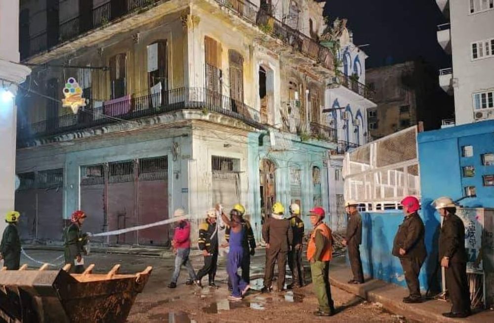 En la edificación residían 13 núcleos familiares y 54 personas, las que fueron socorridas de inmediato y se les brindó protección y asistencia. Foto: X - Gobierno de Cuba.