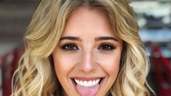 La influencer publicó viejos tuits