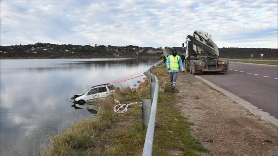 Tragedia en La Pampa: cuatro hermanas murieron tras caer con su camioneta a un canal