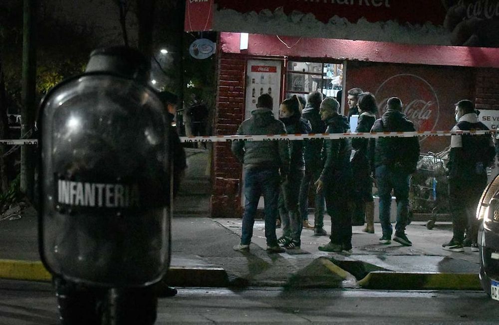 Minimarket ubicado en la esquina de Perú y Vendimiadores de Ciudad donde el comerciante dueño del local mató a una persona en un presunto asalto. Foto:José Gutierrez / Los Andes