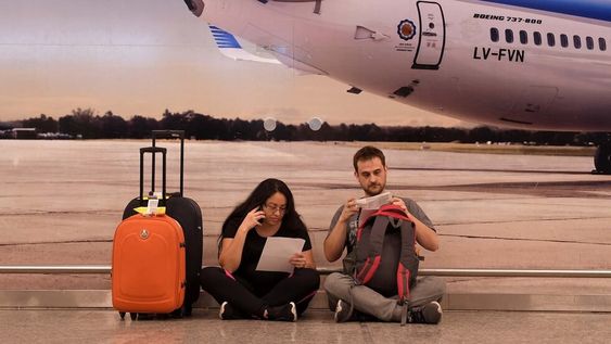 Controladores aéreos preparan medidas de fuerza en días claves de las vacaciones de invierno. (archivo)