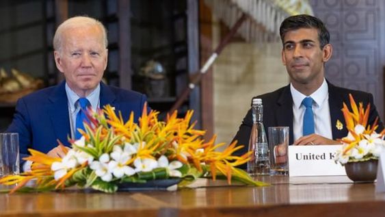 El presidente de EE.UU., Joe Biden, y el primer ministro de Reino Unido, Rishi Sunak, reunidos previo a la cumbre del G7 que se celebra en Hiroshima, Japón, para continuar con las sanciones a Rusia.