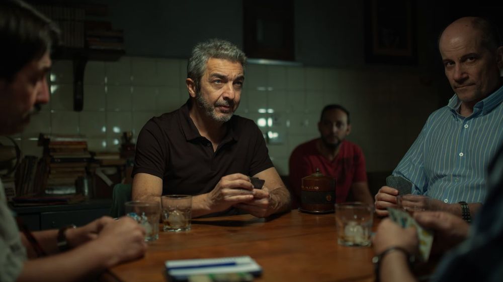 Escena donde se juega al truco en la serie El Eternauta.
