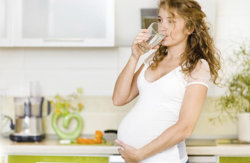 La importancia de la hidratación durante y después del embarazo