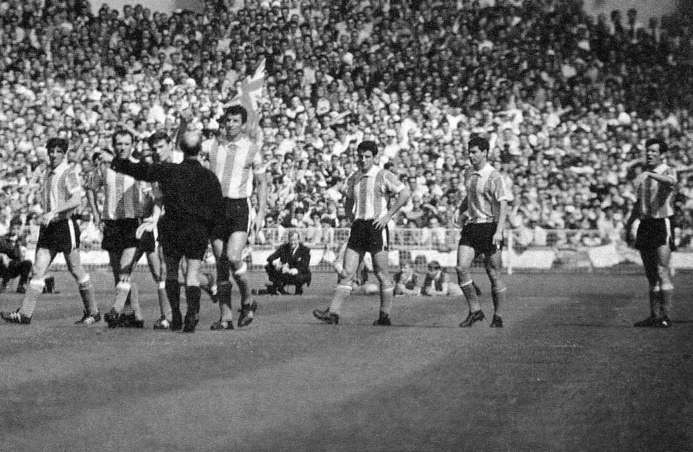 Expulsión de Rattín, en el Mundial de 1966 ante Inglaterra. / Gentileza.