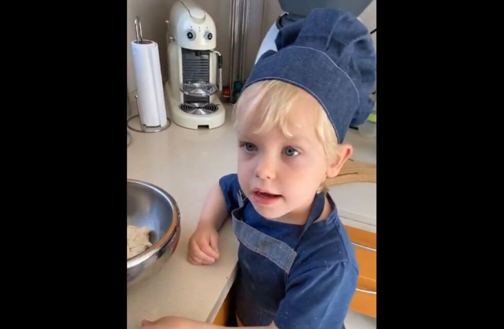 Mirko enseña en un tutorial cómo hacer pizza casera y llena a todos de ternura