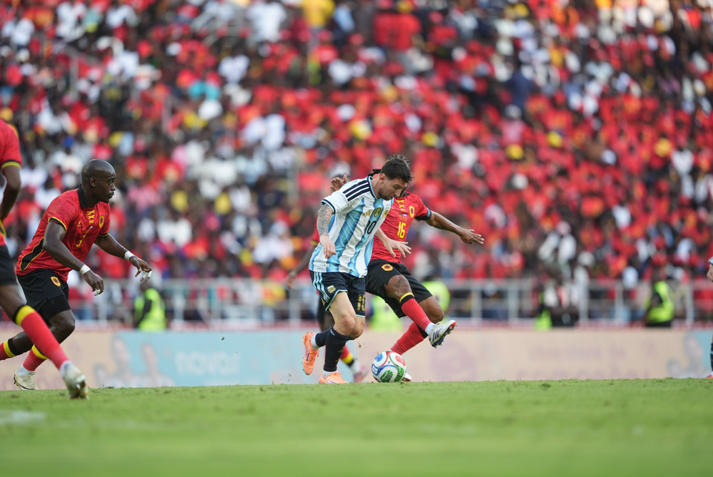 La Selección Argentina superó a Angola sin despeinarse en su último partido de la temporada.
