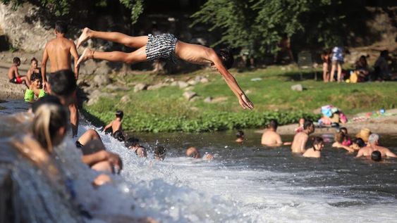 Las Sierras esperan más agua en ríos y lagos para el verano. Y algo más de certezas en la economía para que los turistas empiecen a reservar alojamiento en mayor medida (La Voz/Archivo)