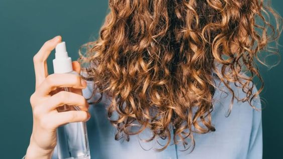 El agua azucarada en el pelo es una alternativa favorable, aunque no debe utilizarse todos los días.