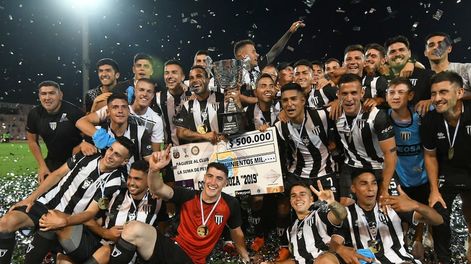 Lobo está: Gimnasia goleó a Huracán Las Heras y se consagró campeón de la Copa Mendoza