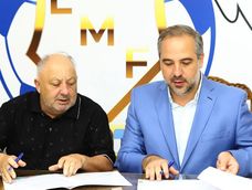 Omar Sperdutti, titular de la Liga Mendocina de Fútbol, y Matías Stevanato, jefe comunal de Maipú. Gentileza.