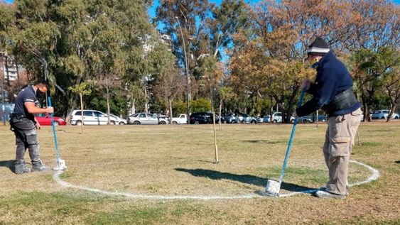 Rosario delimitó la distancia física con 75 círculos en los parques públicos para controlar las salidas recreativas