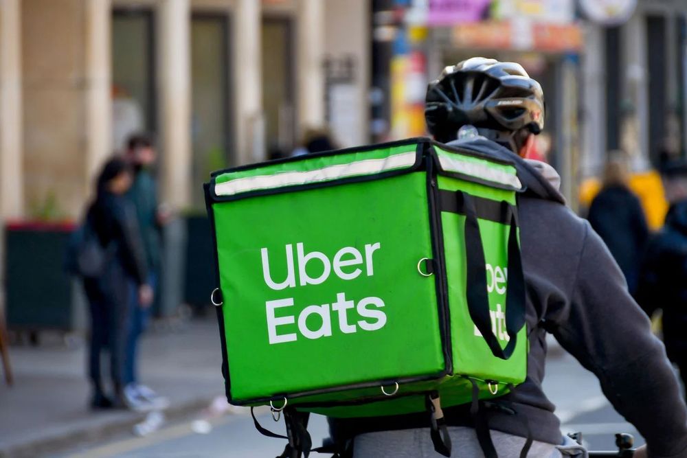 Tras abandonar el país en 2020, Uber Eats regresó a Argentina en 2026 con una inversión de 500 millones de dólares.