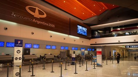 Vuelos cancelados, regresos forzosos y daños en el aeropuerto El Plumerillo por el temporal