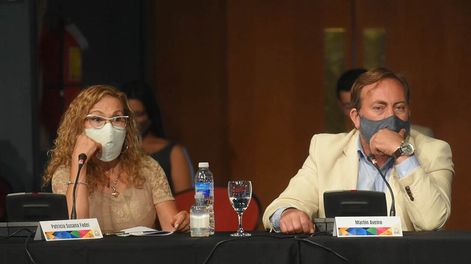 Los Andes | Patricia Fadel y Martín Aveiro durante una reunión del Consejo Económico Ambiental y Social (CEAS). Fadel lleva la voz cantante en las críticas al plan de obras alternativo a Portezuelo del Viento.Foto: José Gutiérrez / Los Andes