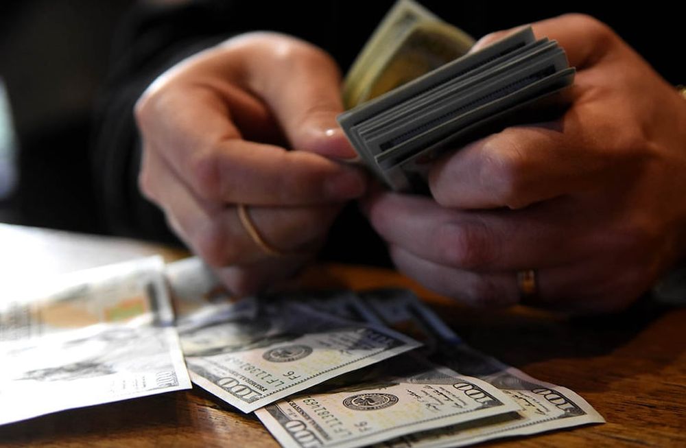 La cotización del dólar blue se acerca al nivel de los días previos a las PASO