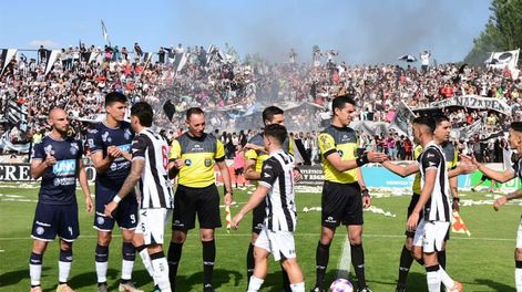 Clásico Gimnasia y Esgrima de Mendoza vs Independiente Rivadavia. Histórico. / Mariana Villa (Los Andes).