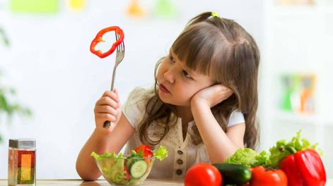 Expertos alertan sobre los riesgos de eliminar grupos de alimentos en la dieta de los niños