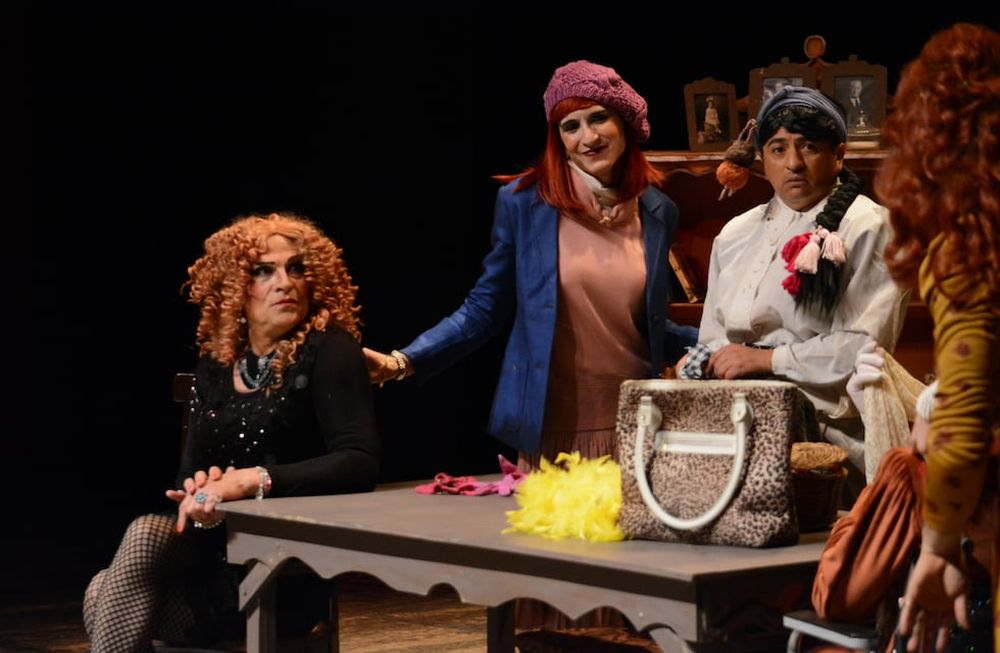 Las Garganttini. Una comedia homicida vuelve a la cartelera con un elenco renovado.
