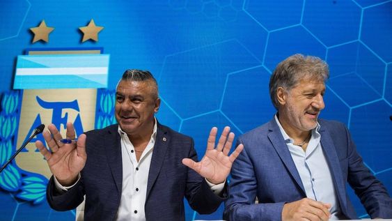 Chiqui Tapia informó que junto a Sergio Marchi de Agremiados, llegaron a un acuerdo y entre ambas partes se harán cargo durante cinco meses, de los sueldos de los jugadores libres de Superliga, Primera Nacional, Primera B, Primera C, Federal y Femenino