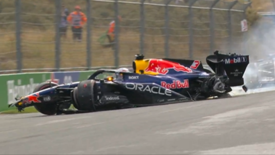 Max Verstappen se accidentó en la última curva del Cirvuito de Zandvoort.