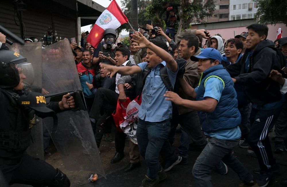 Durante la jornada del miércoles 19 de julio volvieron las protestas al gobierno de Dina Boluarte en Perú, en reclamo de nuevas elecciones y justicia por los más de 50 muertos durante las manifestaciones de diciembre y febrero pasados.