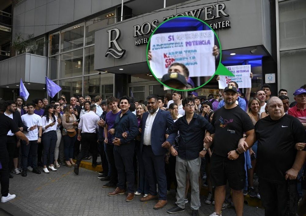Partidarios del presidente Javier Milei esperan su llegada al mitin de cierre de campaña del partido La Libertad Avanza, en Rosario, provincia de Santa Fe, Argentina, el 23 de octubre de 2025