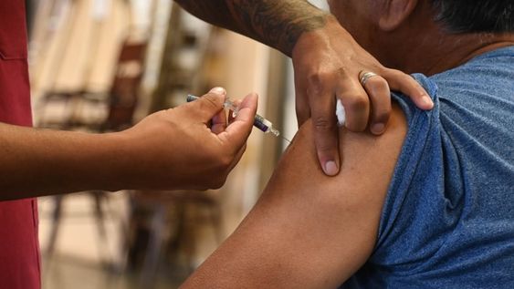 Vacunación antigripal para grupos específicos: días, horarios y sedes en el departamento