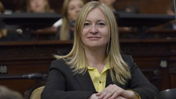 El oficialismo “salvó” a la diputada Hebe Casado. El peronismo había pedido su remoción por la comparación entre los muertos de coronavirus y los de la dictadura militar que había hecho la legisladora del Pro. Por 27 votos en contra y 18 a favor, se rechazó la moción.
