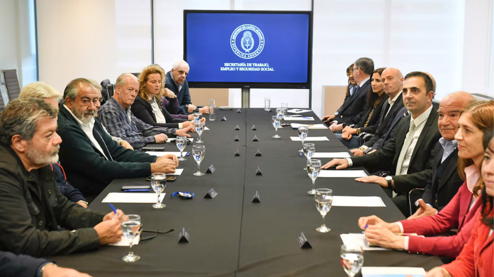 Fracasó la reunión del Consejo del Salario y el Gobierno fijará por decreto el nuevo mínimo